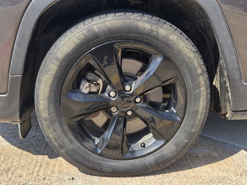 Used 2020 Jeep Cherokee Latitude Plus FWD image 7
