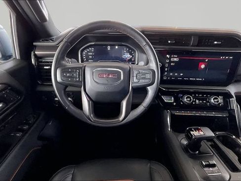 Used 2023 GMC Sierra 1500 AT4 w/ AT4 Premium Package AWD/4WD image 8