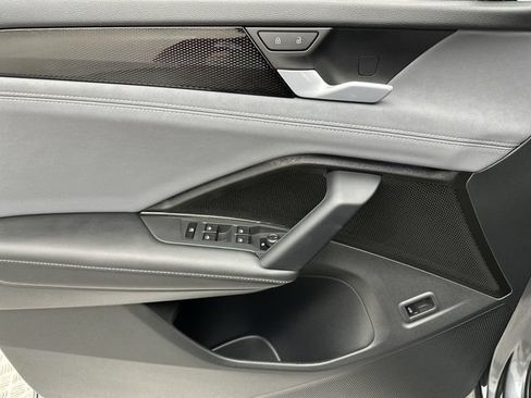 Certified 2025 Volkswagen Tiguan SE AWD/4WD image 15