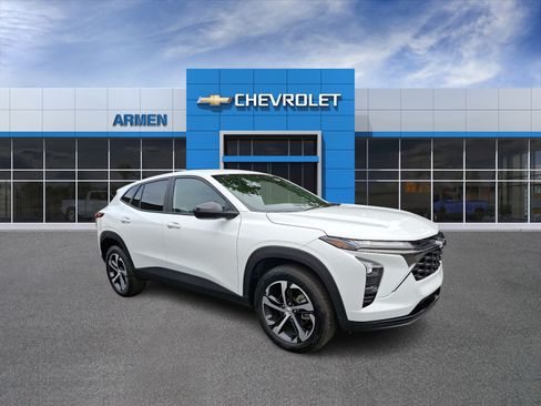 Certified 2025 Chevrolet Trax RS w/ Driver Confidence Package FWD image 4
