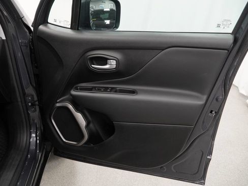 Used 2023 Jeep Renegade Latitude AWD/4WD image 46