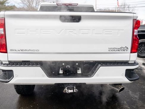Used 2024 Chevrolet Silverado 2500 High Country image 5