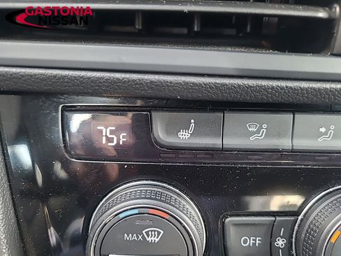 Used 2024 Volkswagen Jetta SE image 41