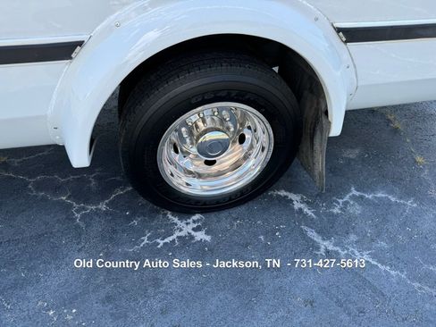 Used 2012 Ford F550 2WD Regular Cab Super Duty w/ Payload Upgrade Pkg image 13