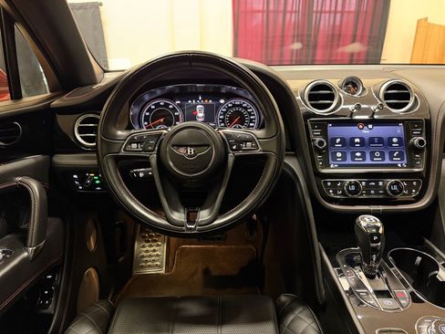 Used 2017 Bentley Bentayga AWD/4WD image 32