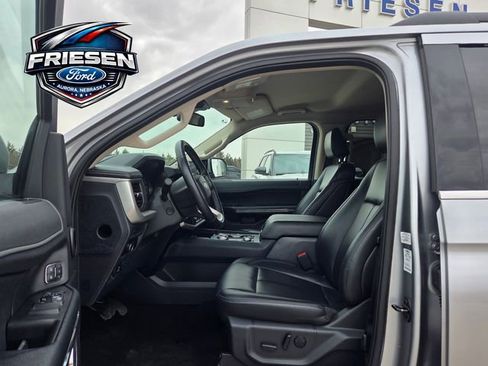 Used 2024 Ford Expedition Max XLT image 11