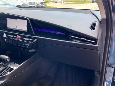 Used 2023 Kia Niro SX Touring image 17