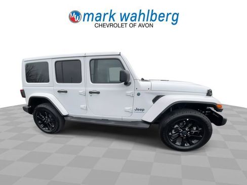 Used 2025 Jeep Wrangler Unlimited Sahara AWD/4WD image 2