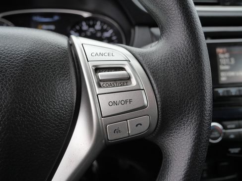 Used 2016 Nissan Rogue SV image 27