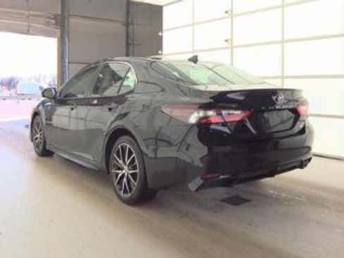 Used 2021 Toyota Camry SE image 6