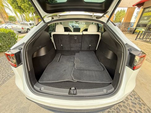Used 2021 Tesla Model Y Long Range image 23