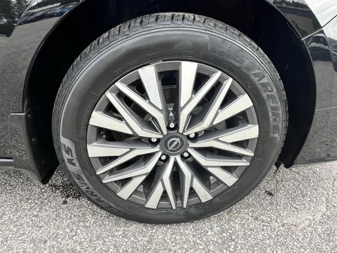 Used 2024 Nissan Altima 2.5 SV AWD/4WD image 9
