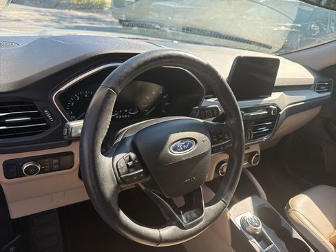 Used 2020 Ford Escape SEL image 9