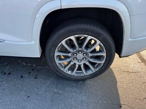 Used 2023 GMC Acadia Denali w/ Denali Ultimate Package FWD image 33