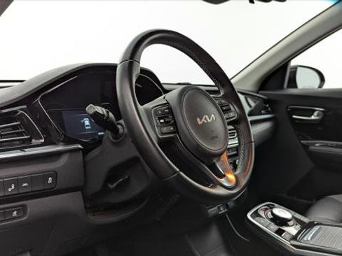 Used 2022 Kia Niro EX FWD image 23