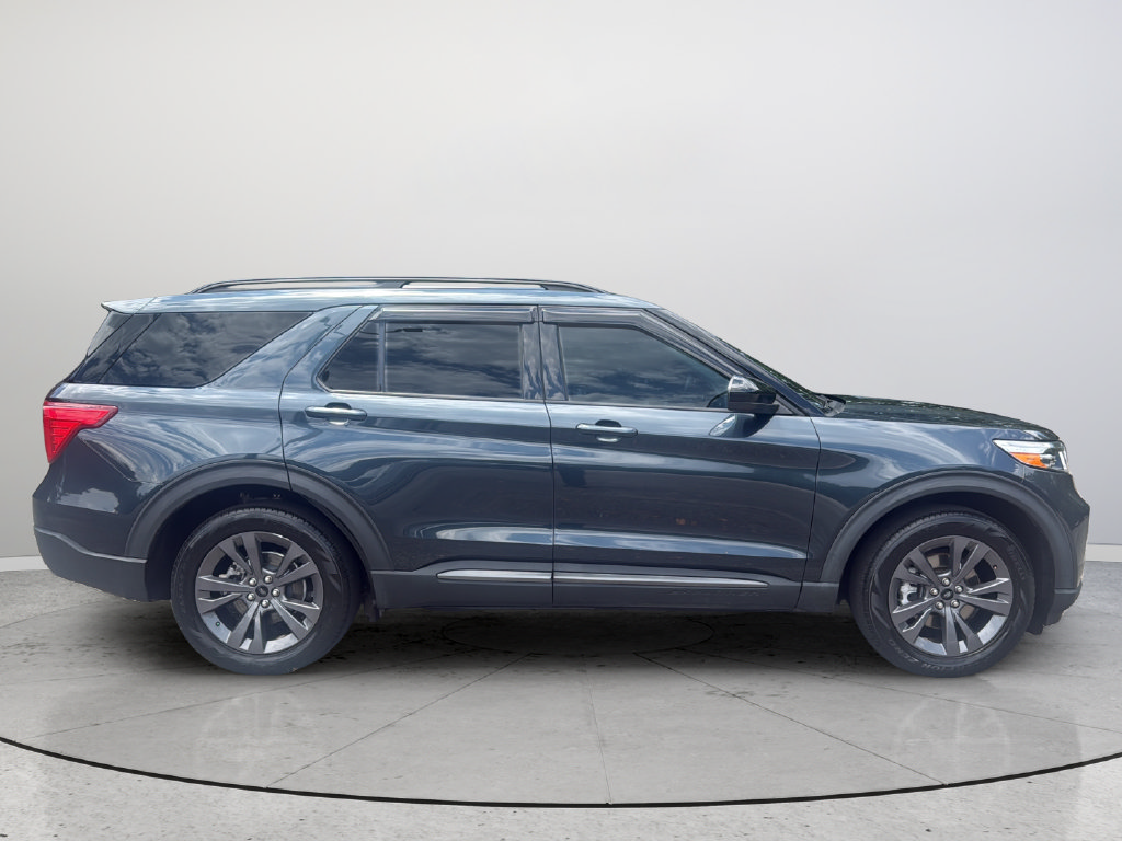 Used 2023 Ford Explorer XLT w/ Equipment Group 202A RWD image 5