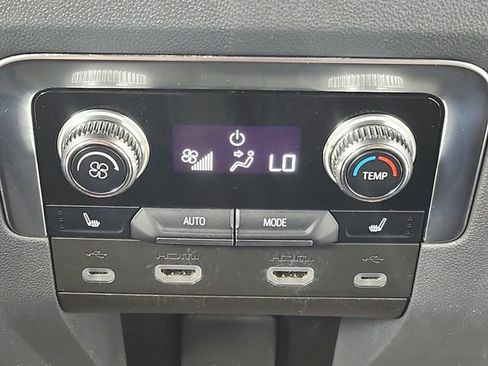 Used 2021 GMC Yukon XL Denali w/ Advanced Technology Package AWD/4WD image 48