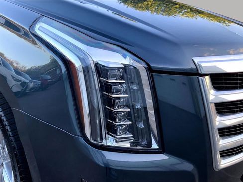 Used 2020 Cadillac Escalade Premium Luxury RWD image 26