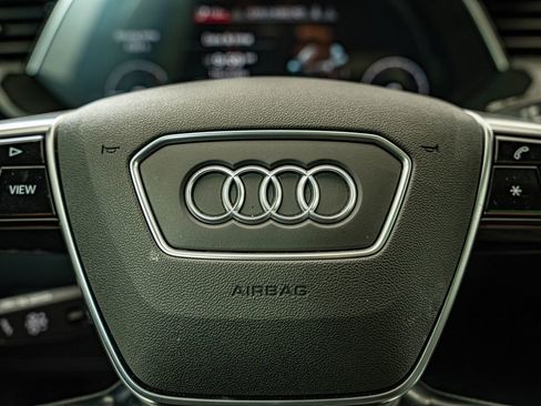 Used 2022 Audi e-tron Premium w/ Convenience Plus Package AWD/4WD image 21