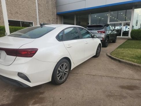 Used 2023 Kia Forte LXS FWD image 4