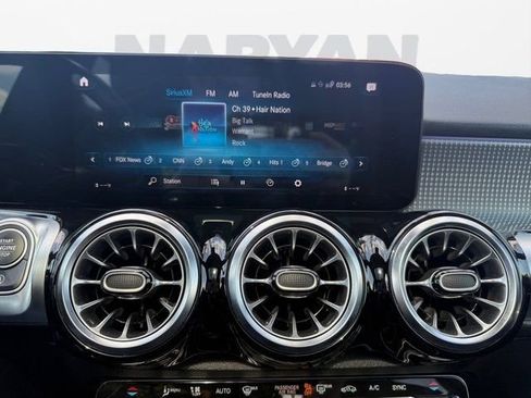 Used 2022 Mercedes-Benz GLB 250 4MATIC w/ Premium Package Lite image 22