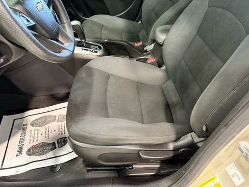 Used 2016 Chevrolet Cruze LT w/ Technology Package image 22