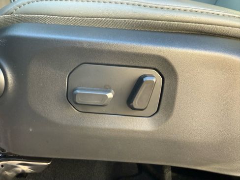 Used 2025 Jeep Gladiator Mojave w/ Convenience Group image 16