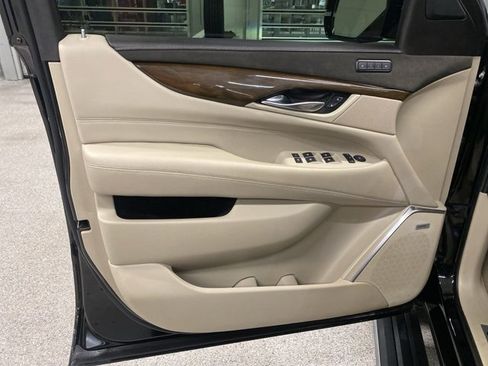 Used 2020 Cadillac Escalade ESV Premium Luxury w/ LPO, Radiant Package image 30