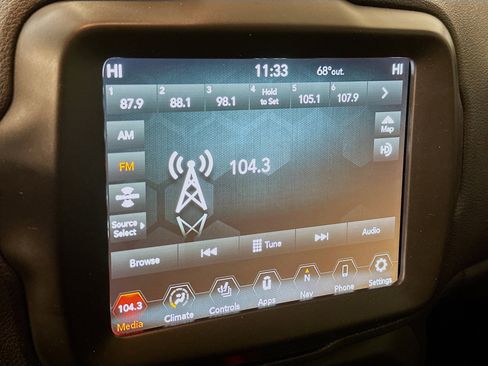 Used 2021 Jeep Renegade Trailhawk w/ Sun & Sound Group image 21