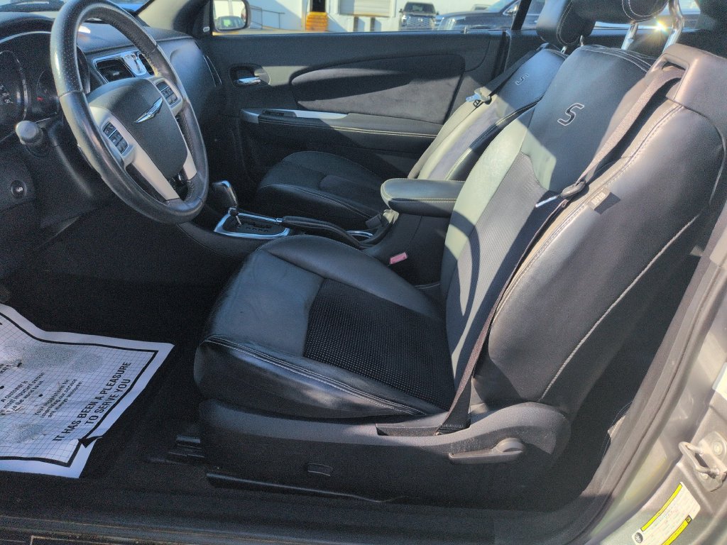 Used 2013 Chrysler 200 S FWD image 10