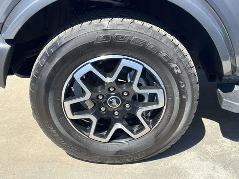 Used 2024 Ford Bronco Outer Banks image 8