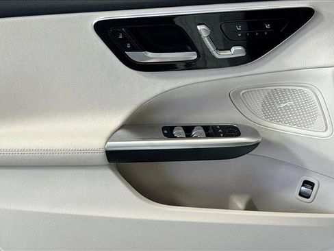 Used 2024 Mercedes-Benz C 300 Sedan image 17