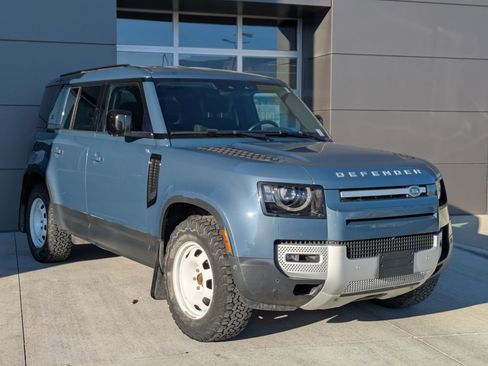 Used 2022 Land Rover Defender 110 image 3