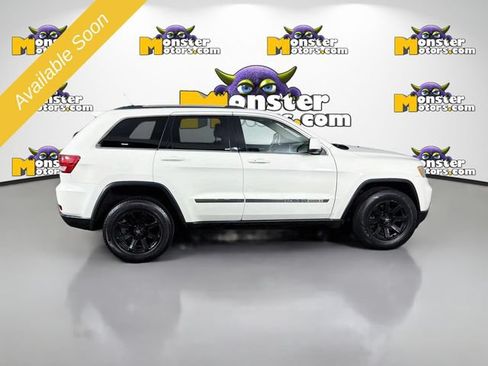 Used 2012 Jeep Grand Cherokee Laredo AWD/4WD image 4