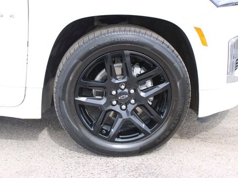 Used 2023 Chevrolet Traverse Premier AWD/4WD image 11