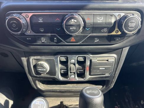 Used 2020 Jeep Wrangler Unlimited Sahara w/ Uconnect 4C Nav & Sound Group AWD/4WD image 15
