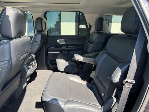 Used 2025 Ford Expedition Platinum AWD/4WD image 6