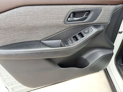 Used 2022 Nissan Rogue S FWD image 12