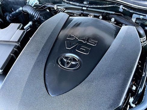 Used 2023 Toyota Tacoma TRD Off-Road w/ Technology Package image 30