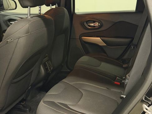 Used 2017 Jeep Cherokee Latitude w/ Cold Weather Group image 22