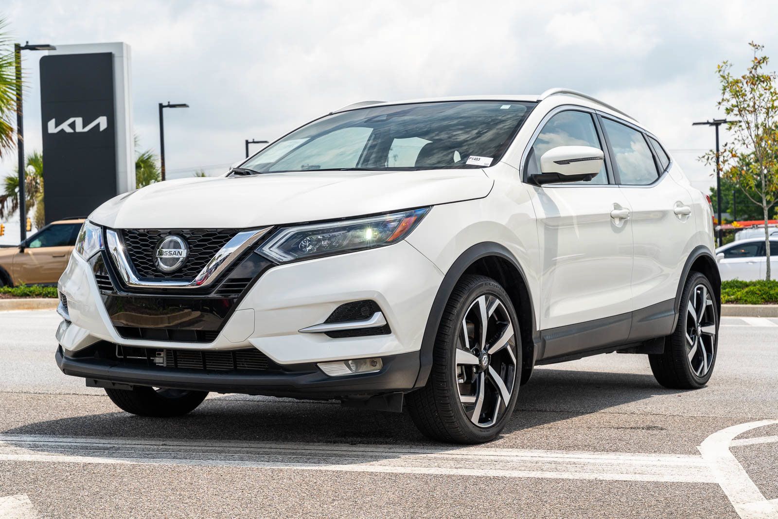Used 2022 Nissan Rogue Sport SL w/ Premium Package AWD/4WD image 3