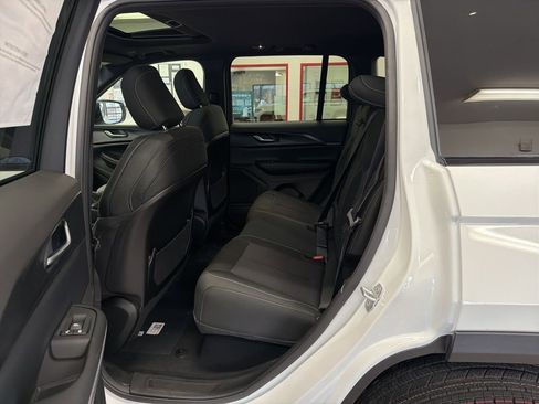 New 2025 Jeep Grand Cherokee Laredo X w/ Luxury Tech Group I image 21