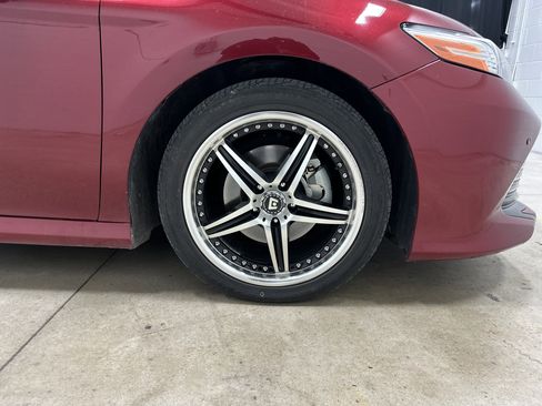 Used 2019 Toyota Camry XLE image 13