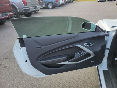 Used 2024 Chevrolet Camaro LT w/ Technology Package image 8
