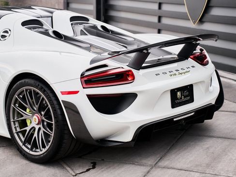 Used 2015 Porsche 918 Spyder w/Weissach Package image 18