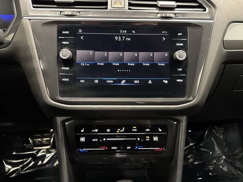 Used 2023 Volkswagen Tiguan SE R-Line image 9