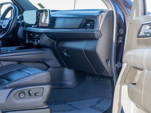 Used 2025 Chevrolet Suburban Z71 image 20