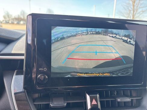 Used 2025 Toyota Corolla LE image 19