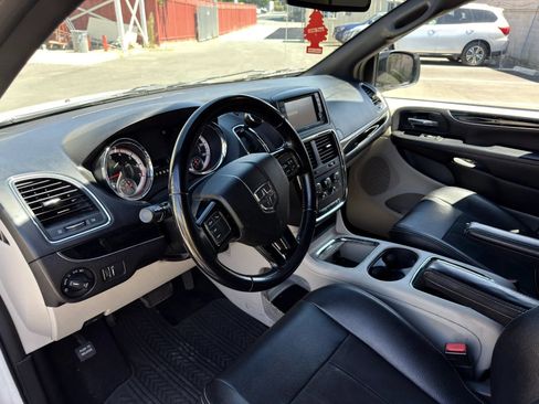 Used 2020 Dodge Grand Caravan SXT FWD image 9