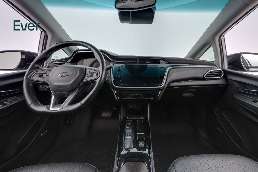 Used 2022 Chevrolet Bolt LT w/ Infotainment Package FWD image 26